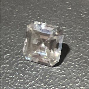 Elegant Clear Moissanite Gemstone